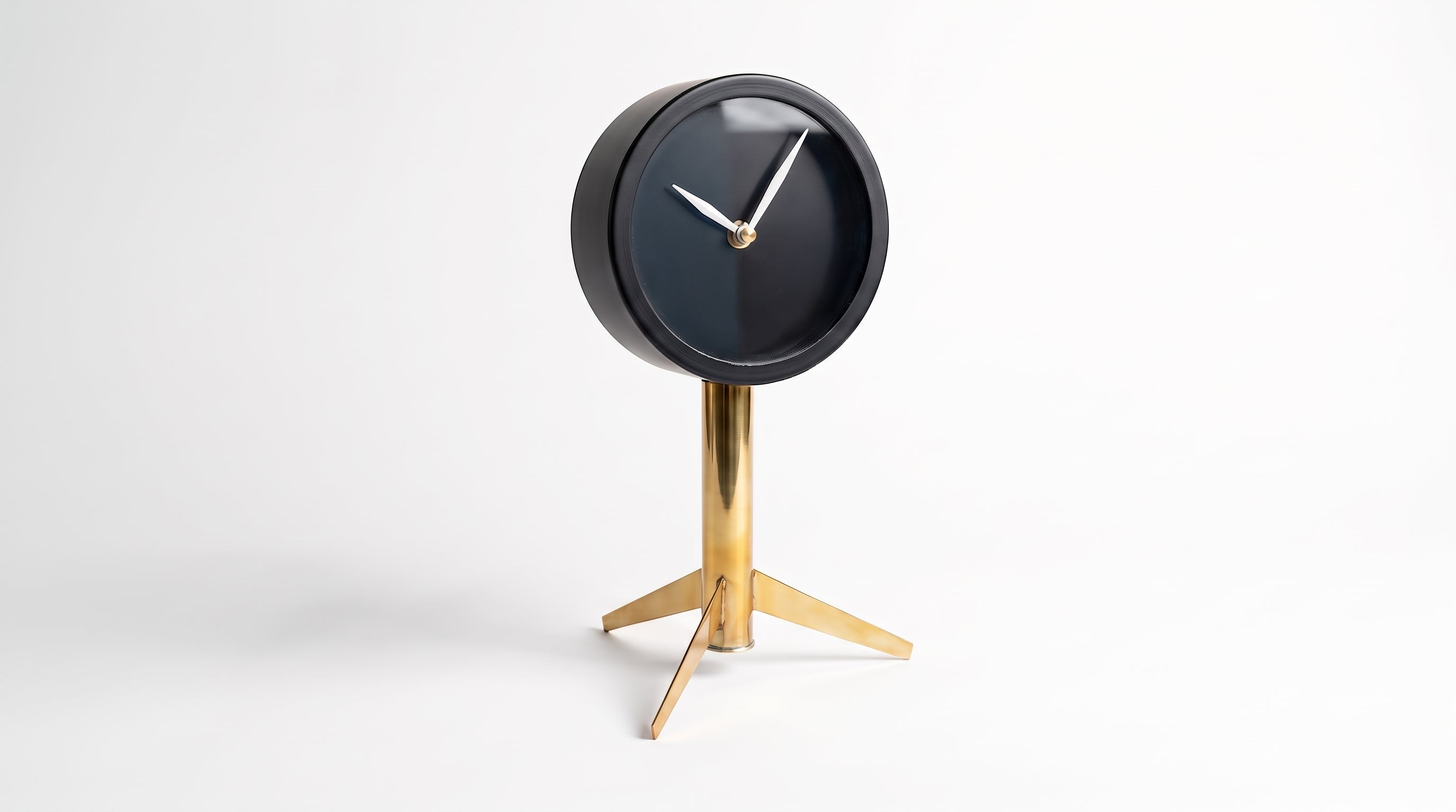 TRIPODE RELOJ DE METAL ACABADO NEGRO Y DORADO